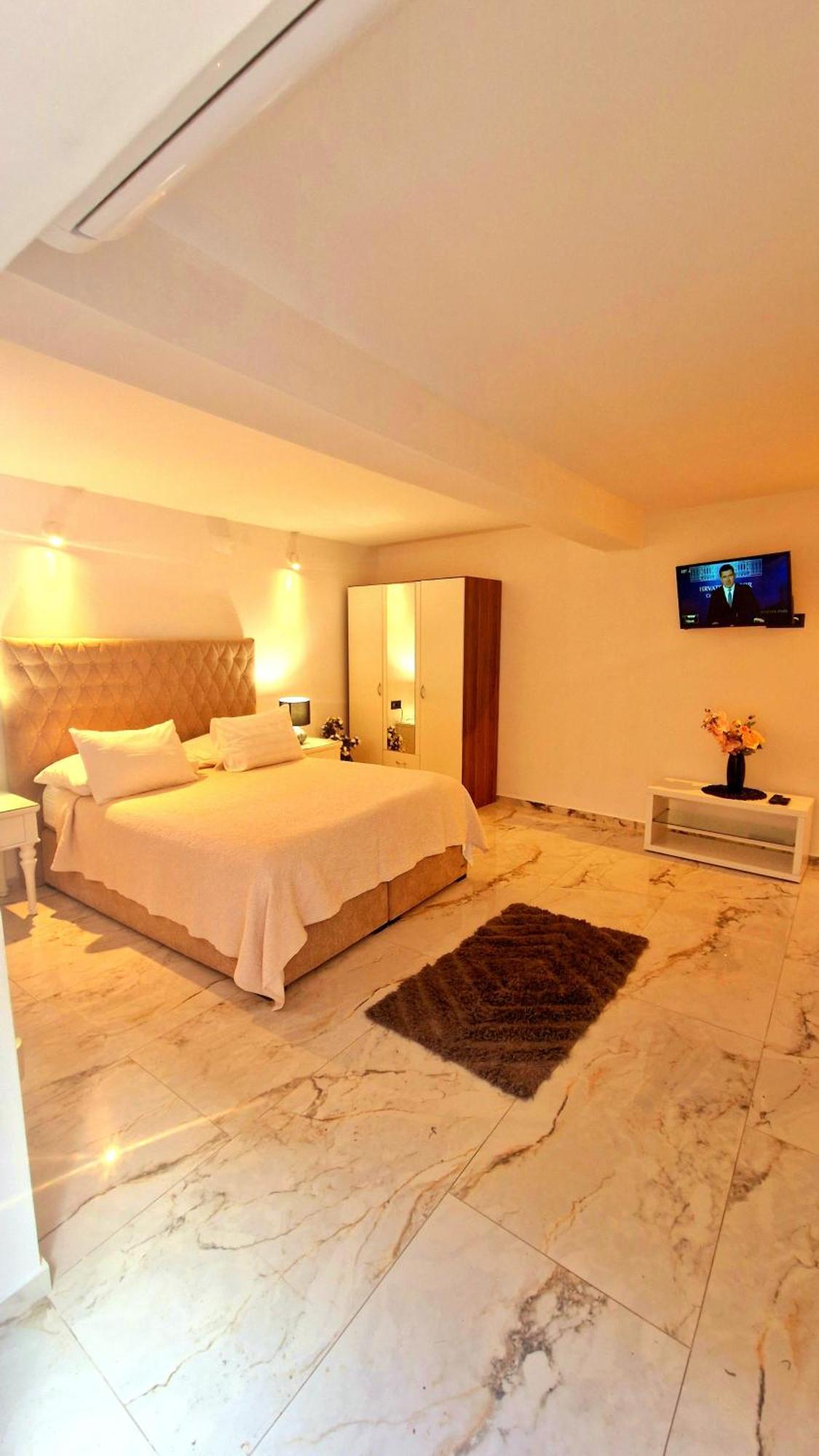 Apartments Ante 2 Hvar Town Bagian luar foto